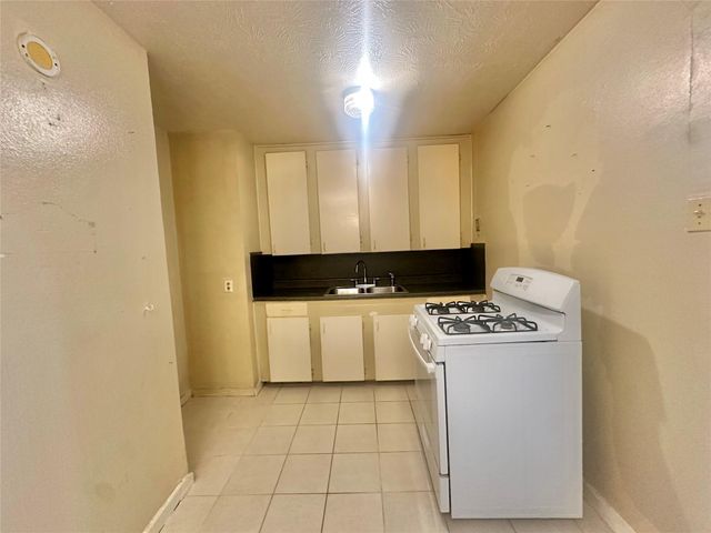 10206 Ashville Drive, Houston, TX 77051