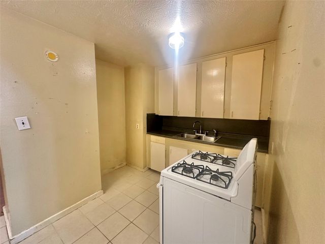 10206 Ashville Drive, Houston, TX 77051
