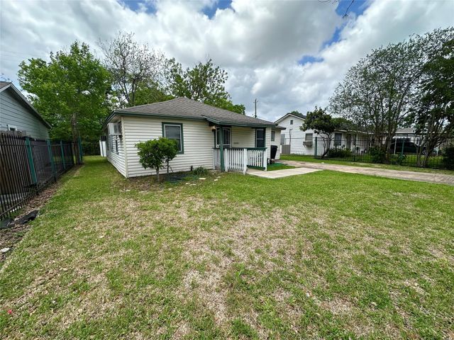 10206 Ashville Drive, Houston, TX 77051