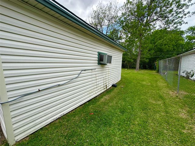 10206 Ashville Drive, Houston, TX 77051