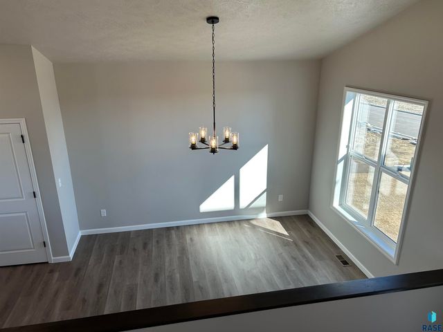 2204 E Bergen Cir Circle, Brandon, SD 57005