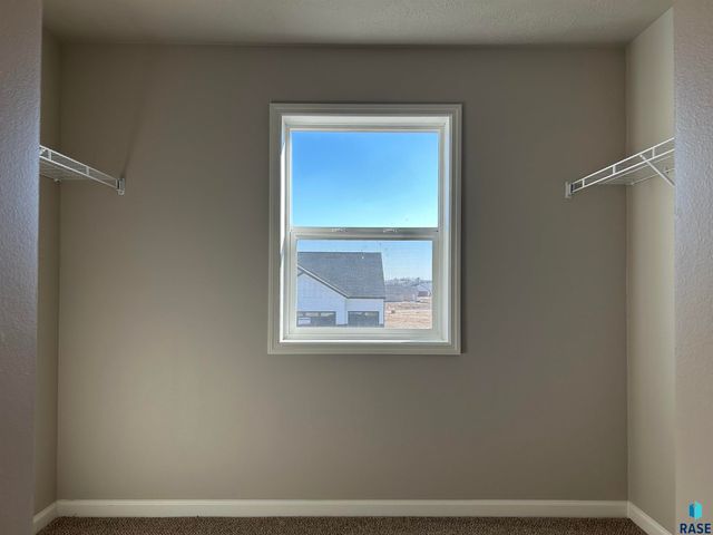 2204 E Bergen Cir Circle, Brandon, SD 57005