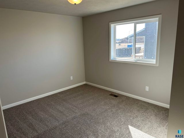 2204 E Bergen Cir Circle, Brandon, SD 57005