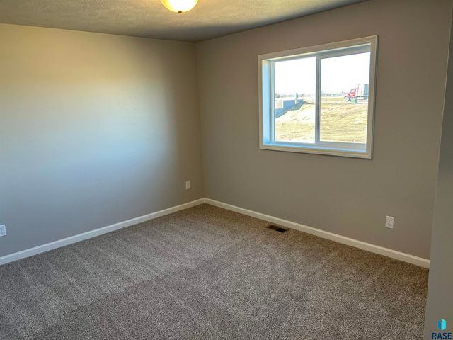 2204 E Bergen Cir Circle, Brandon, SD 57005