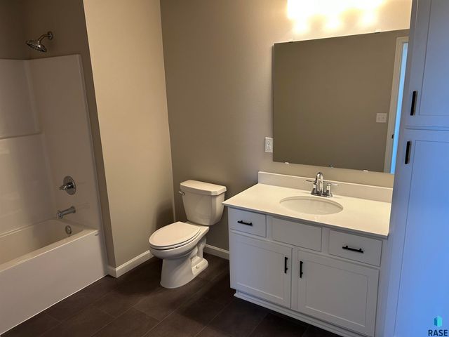 2204 E Bergen Cir Circle, Brandon, SD 57005