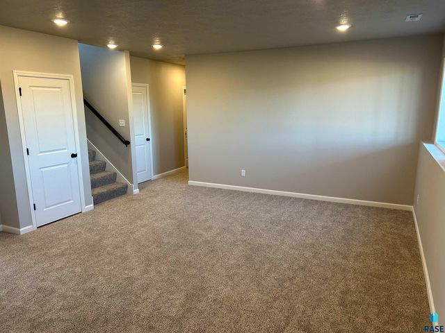 2204 E Bergen Cir Circle, Brandon, SD 57005