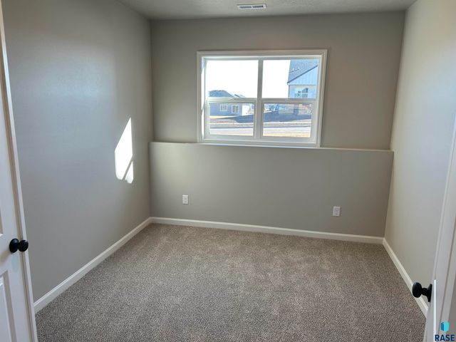 2204 E Bergen Cir Circle, Brandon, SD 57005