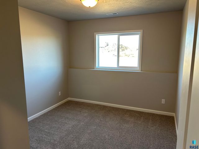 2204 E Bergen Cir Circle, Brandon, SD 57005