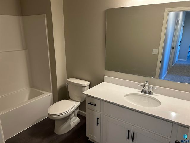 2204 E Bergen Cir Circle, Brandon, SD 57005