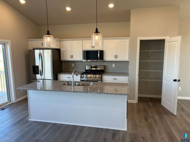 2204 E Bergen Cir Circle, Brandon, SD 57005