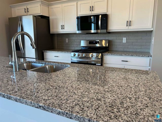 2204 E Bergen Cir Circle, Brandon, SD 57005