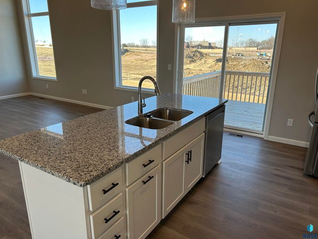 2204 E Bergen Cir Circle, Brandon, SD 57005