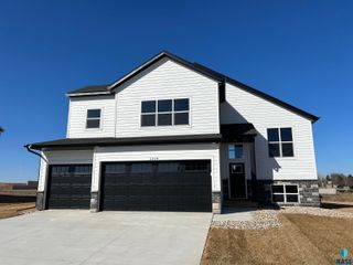 2204 E Bergen Cir Circle, Brandon, SD 57005