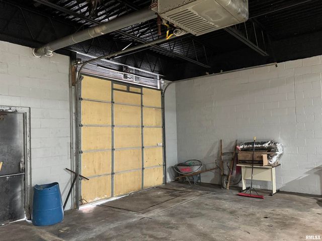 101 10TH Street, Rock Island, IL 61201