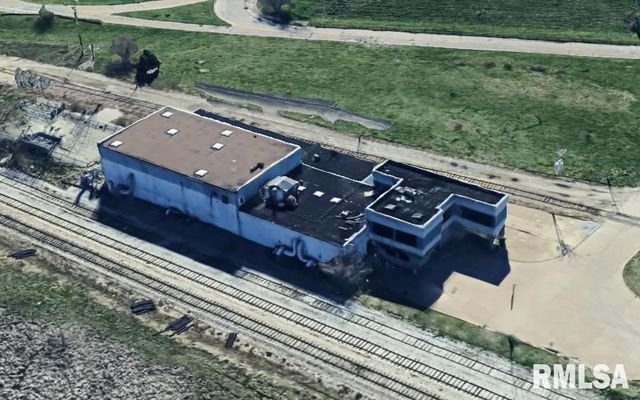 101 10TH Street, Rock Island, IL 61201