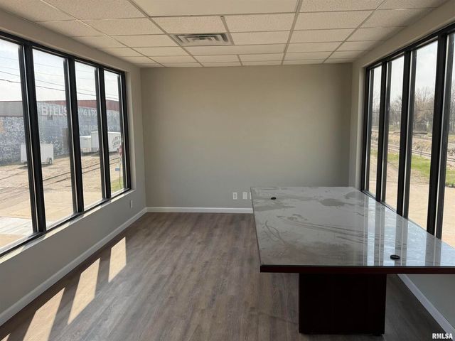 101 10TH Street, Rock Island, IL 61201