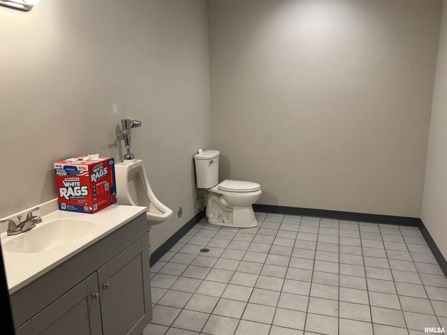 101 10TH Street, Rock Island, IL 61201