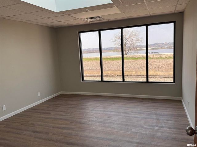 101 10TH Street, Rock Island, IL 61201