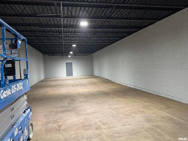 101 10TH Street, Rock Island, IL 61201