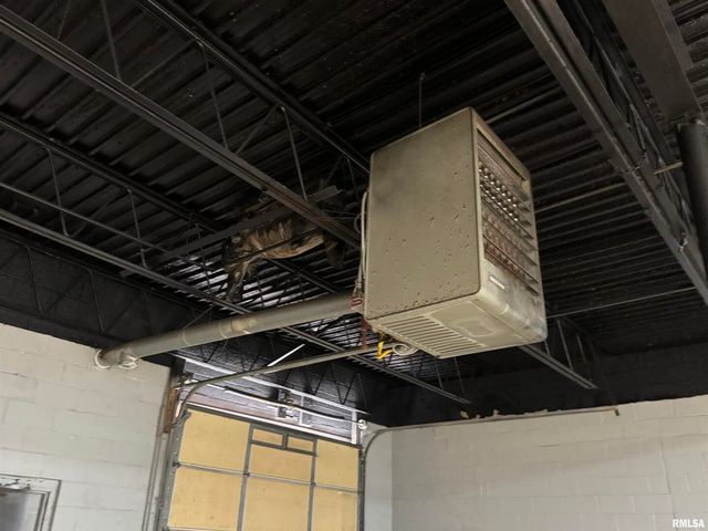 101 10TH Street, Rock Island, IL 61201