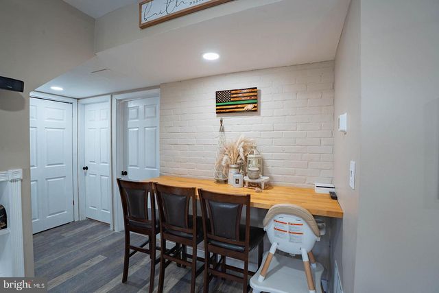 42 HOLLYHOCK LN, Levittown, PA 19055