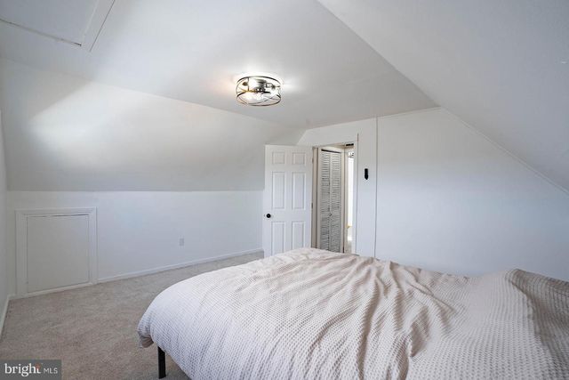 42 HOLLYHOCK LN, Levittown, PA 19055