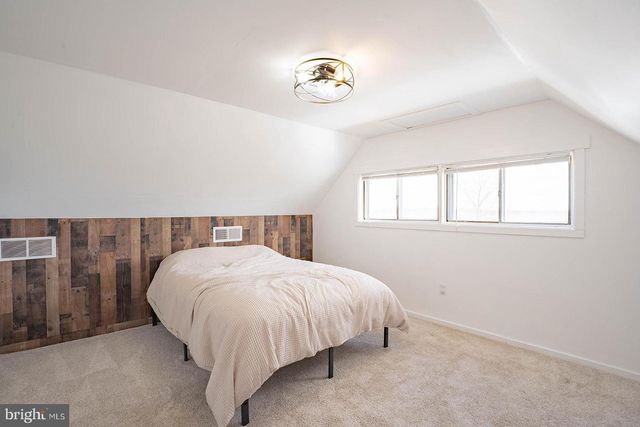 42 HOLLYHOCK LN, Levittown, PA 19055