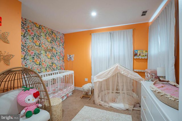 42 HOLLYHOCK LN, Levittown, PA 19055