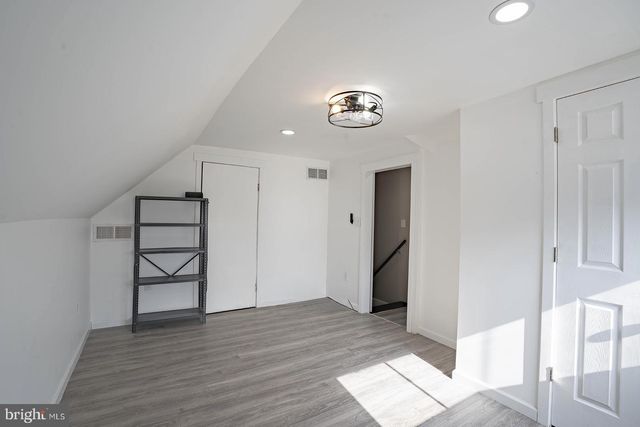 42 HOLLYHOCK LN, Levittown, PA 19055