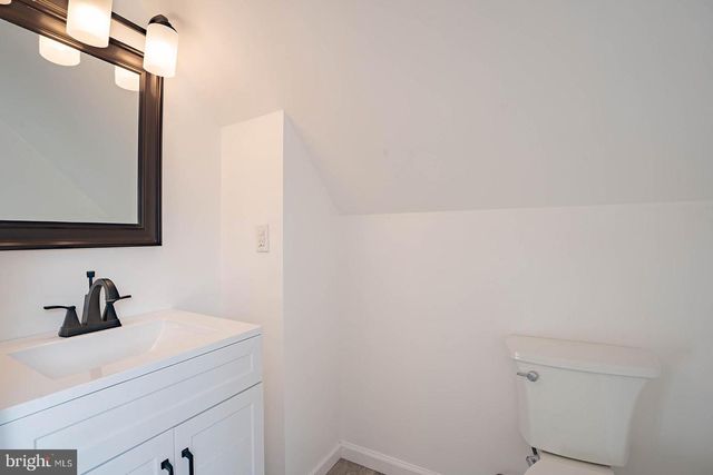 42 HOLLYHOCK LN, Levittown, PA 19055