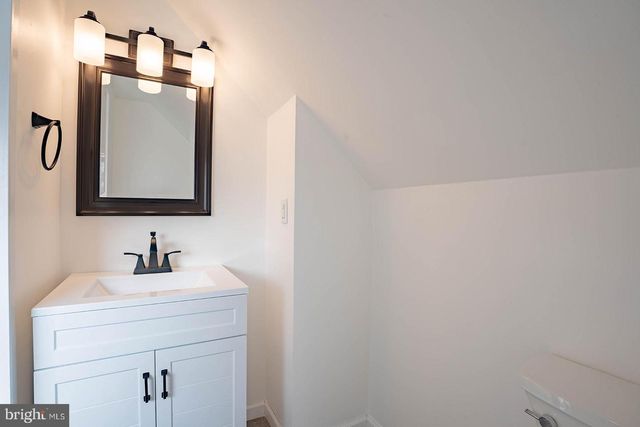 42 HOLLYHOCK LN, Levittown, PA 19055