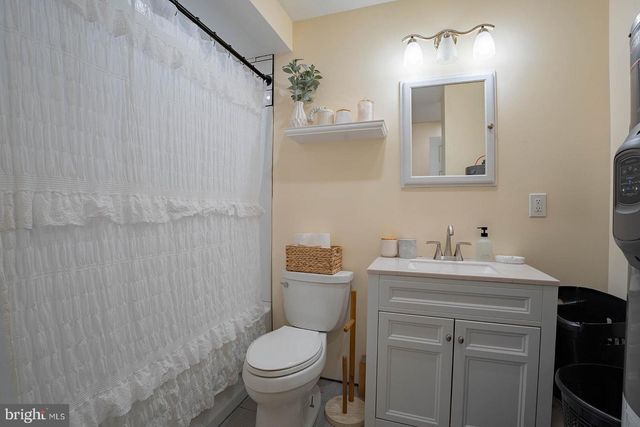 42 HOLLYHOCK LN, Levittown, PA 19055