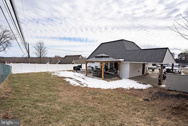 42 HOLLYHOCK LN, Levittown, PA 19055