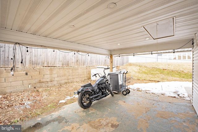 42 HOLLYHOCK LN, Levittown, PA 19055