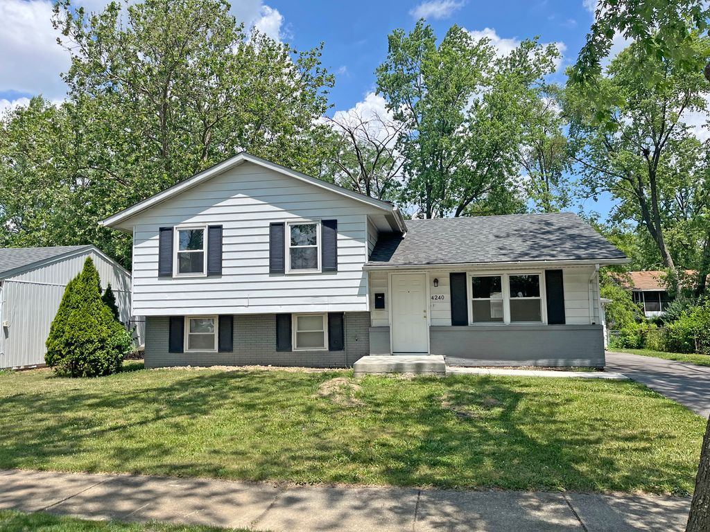 4240 Greenbrier Lane, Richton Park, IL 60471