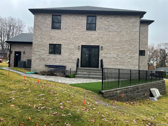 19 Sunlight Hill, Yonkers, NY 10704