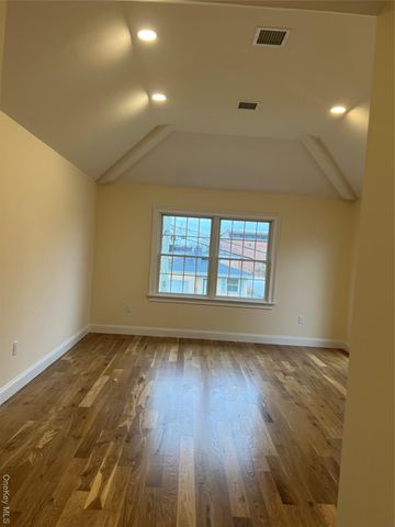 19 Sunlight Hill, Yonkers, NY 10704