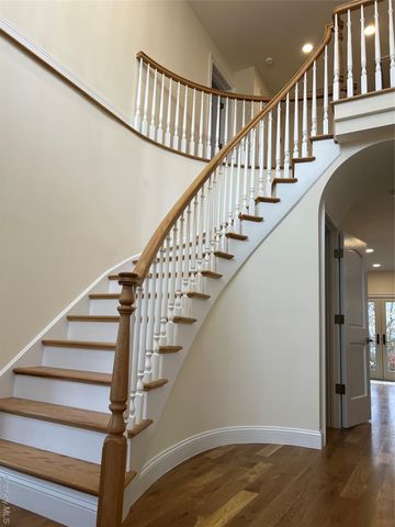 19 Sunlight Hill, Yonkers, NY 10704