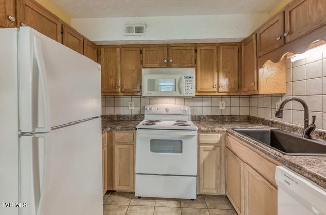 1800 Seminole Drive Apt 24, Johnson City, TN 37604