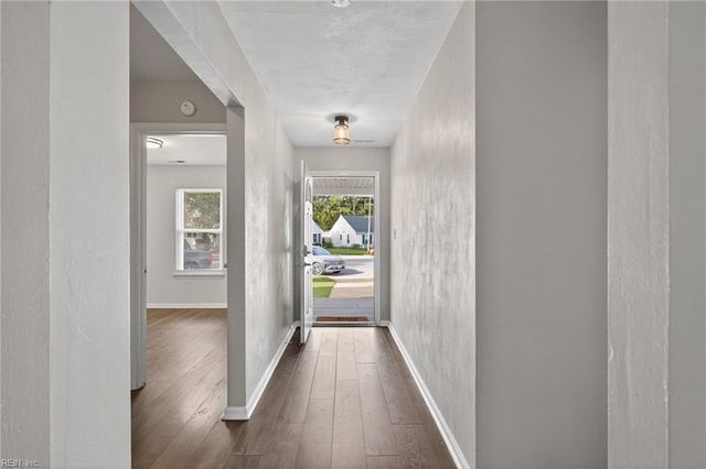 2160 Bloomsbury LN, Virginia Beach, VA 23454