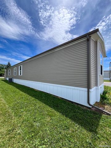 321 Prairie Circle, Carleton, MI 48117