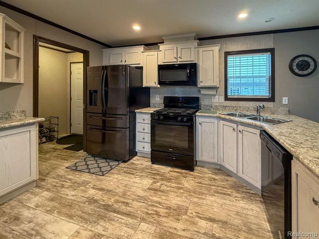 321 Prairie Circle, Carleton, MI 48117