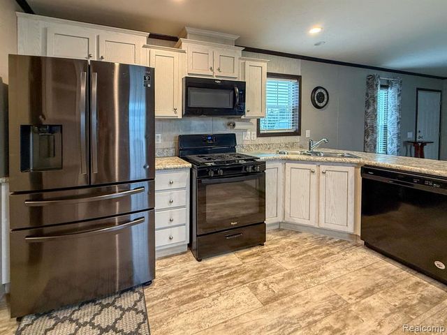 321 Prairie Circle, Carleton, MI 48117