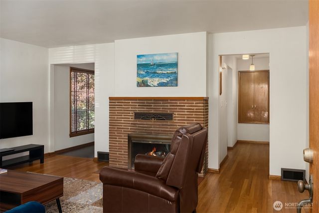 1821 N 47th Street, Seattle, WA 98103