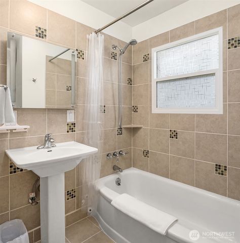 1821 N 47th Street, Seattle, WA 98103