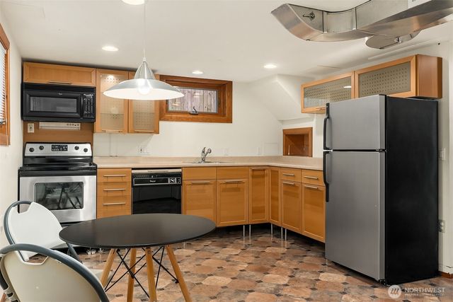 1821 N 47th Street, Seattle, WA 98103