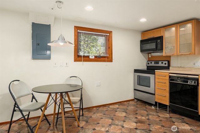 1821 N 47th Street, Seattle, WA 98103