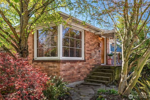 1821 N 47th Street, Seattle, WA 98103