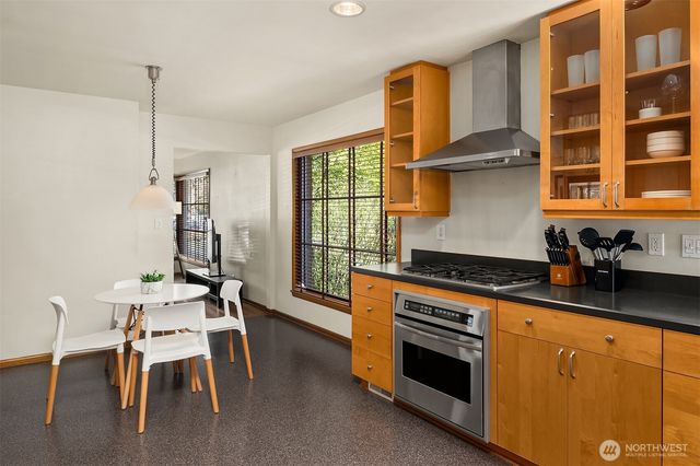 1821 N 47th Street, Seattle, WA 98103