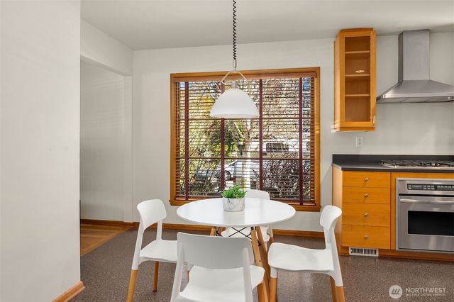 1821 N 47th Street, Seattle, WA 98103